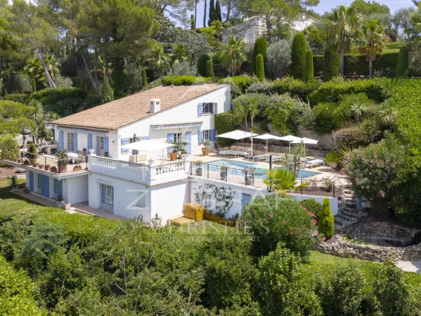 Co-exclusivité : Villa en position dominante à Mougins