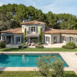 Mougins – Domaine sécurisé, magnifique villa provençale moderne rénovée
