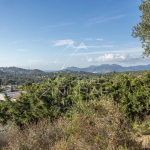 Property with construction potential – Sea and hill view