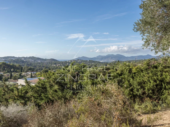 Propriété avec potentiel de construction – Vue mer et collines