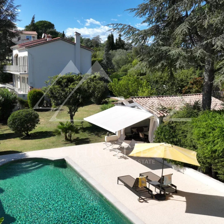 Family house with garden, swimming pool and outbuilding – 192 m² – Bouc bel Air
