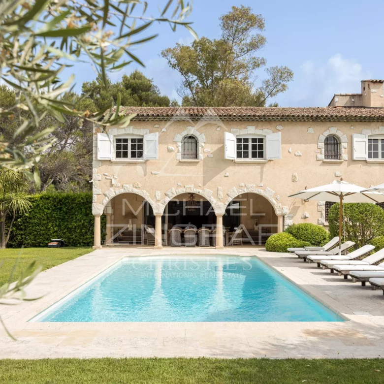 Valbonne village within walking distance – Historic bastide town completely redesigned