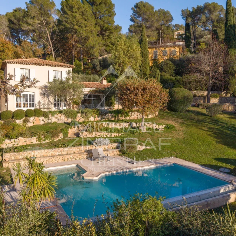 Charming family villa in a quiet residential area