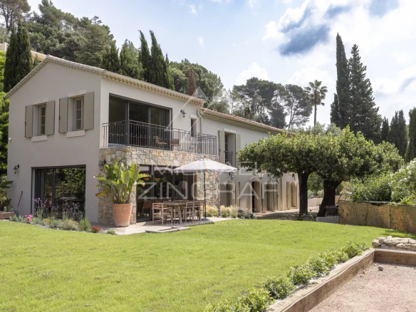 10 minutes from Cannes – Beautiful renovated bastide