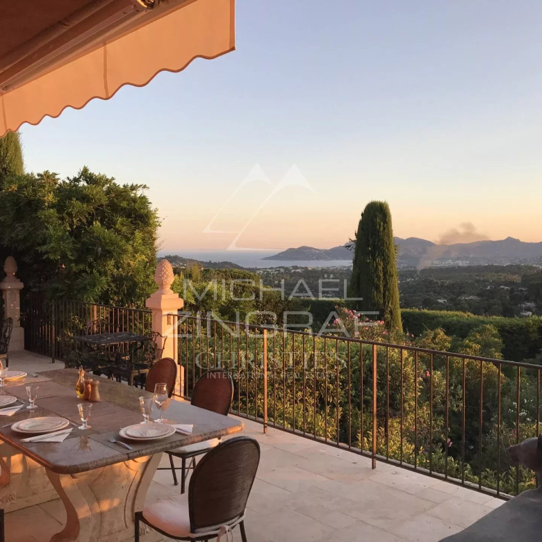 EXCLUSIVITE – PROCHE SAINT RAPHAEL –  Villa Provençale de charme au calme proche des plages.