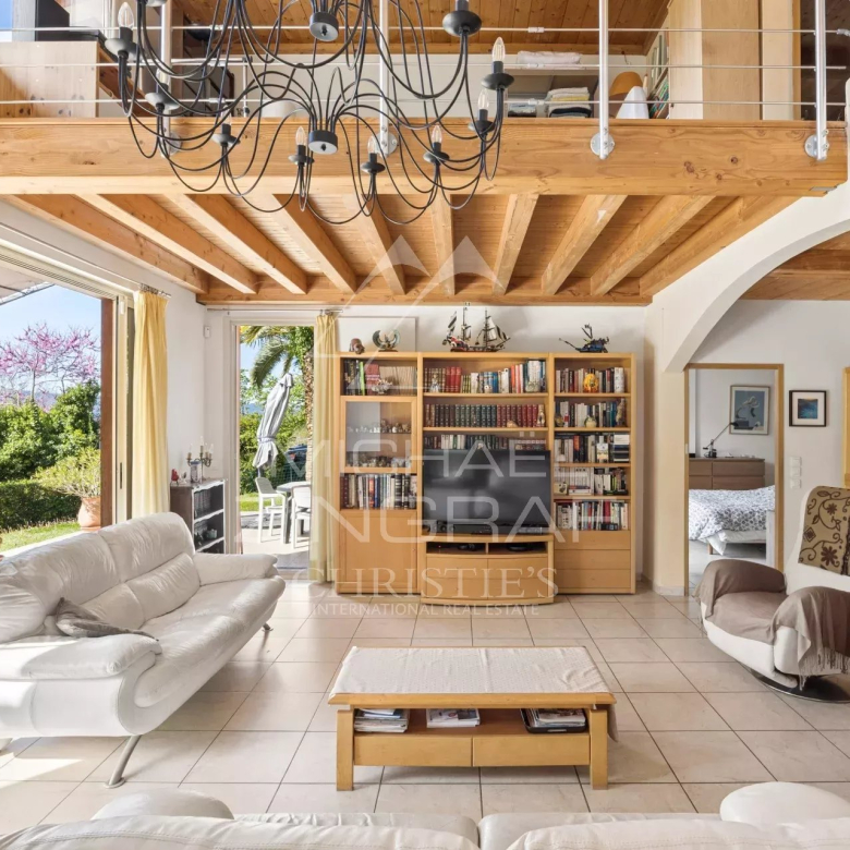 Saint-Tropez centre – Villa contemporaine vue mer exceptionnelle