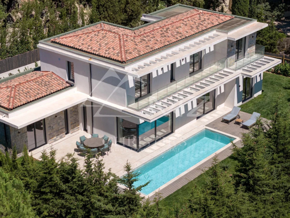 New contemporary villa in Mougins