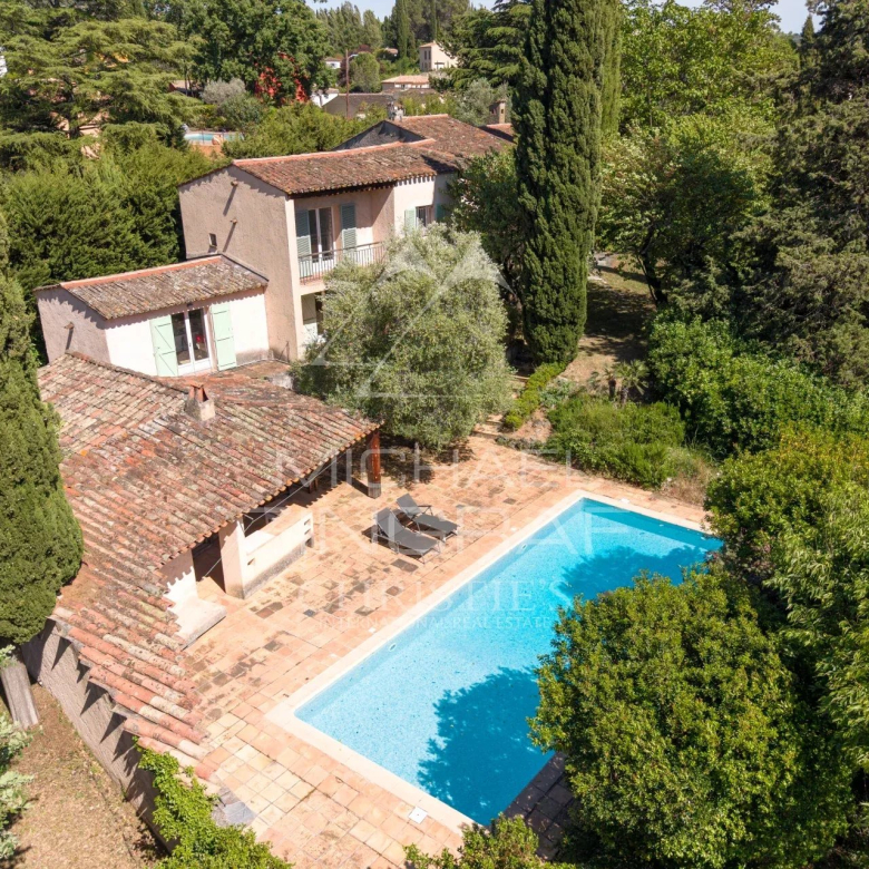 New contemporary villa in Mougins