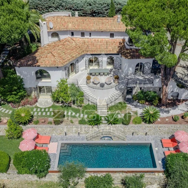 Architect-designed house built in 2022, 5/6 rooms, 200m² with swimming pool