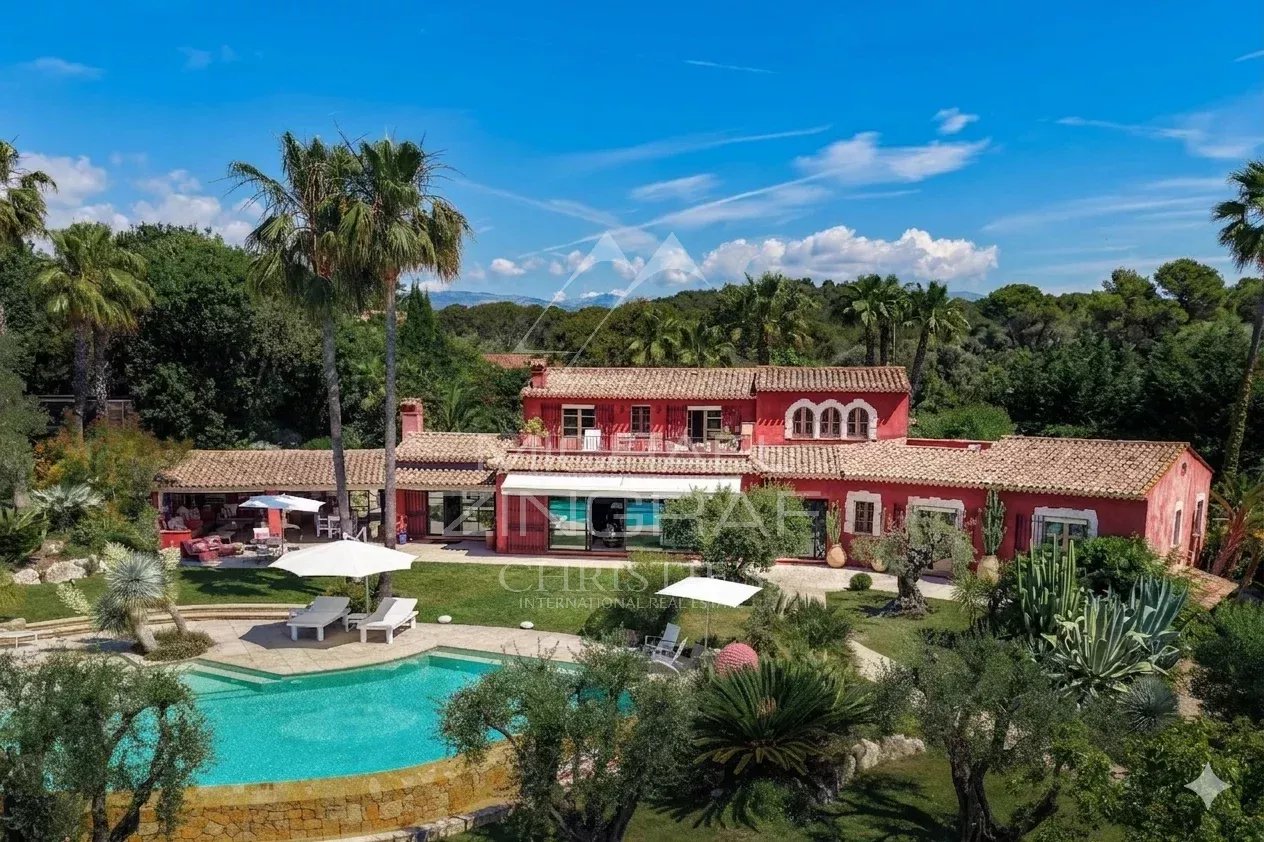 Mougins – Exclusivité – Propriété provençale avec vue panoramique sur le village et la mer
