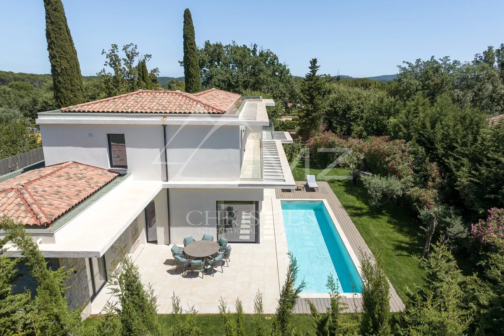 Contemporary villa in Mougins New contemporary villa with swimming pool and garden in Mougins, aerial view.