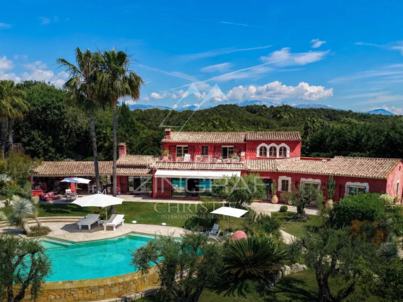 Luxury real estate photo | Charming Properties