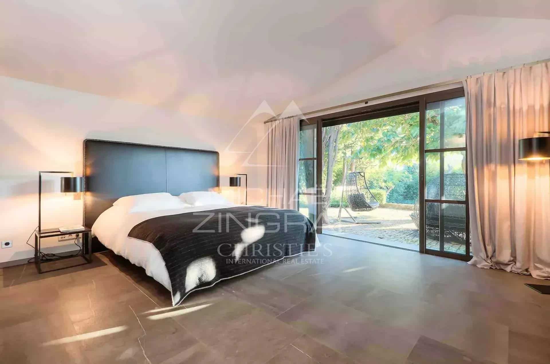 Elegant room in Mougins Room in a renovated country house in Mougins with garden view.