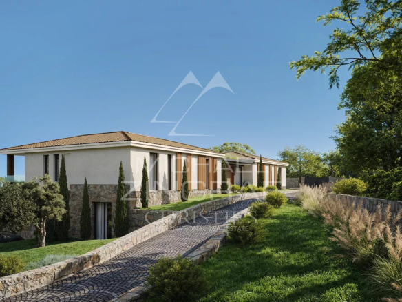 Land in Mougins with existing villa and building permit, unobstructed view of the hills and the sea.