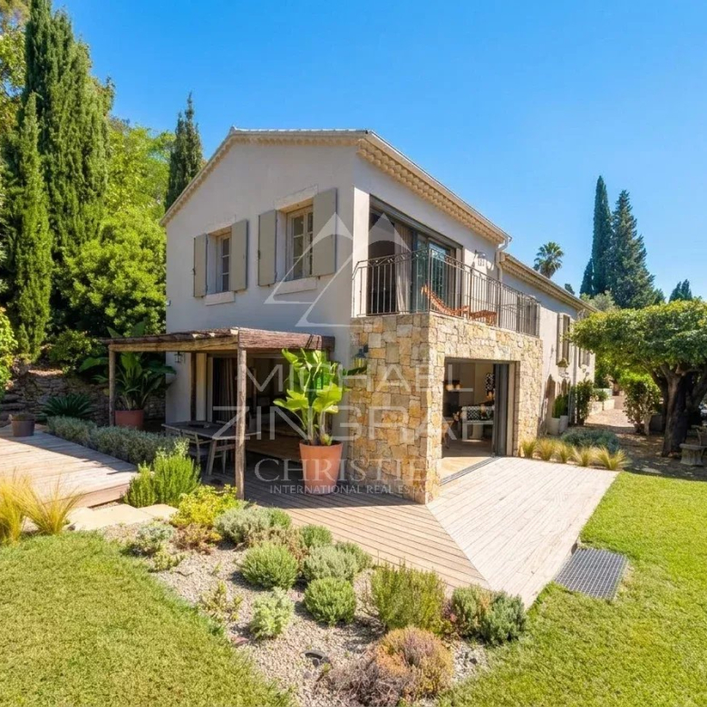 Luxury real estate photo | Charming Properties