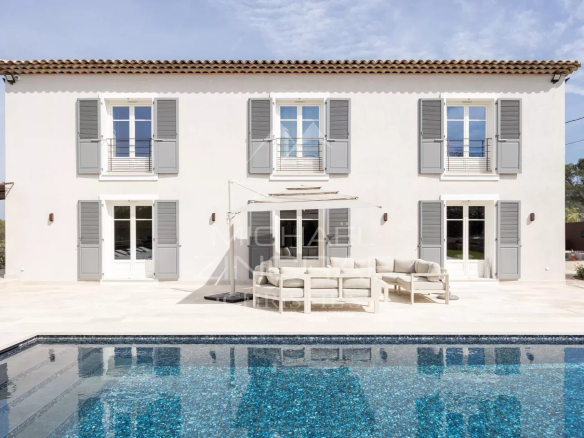 Renovated villa with swimming pool in a gated community in Mougins, France.