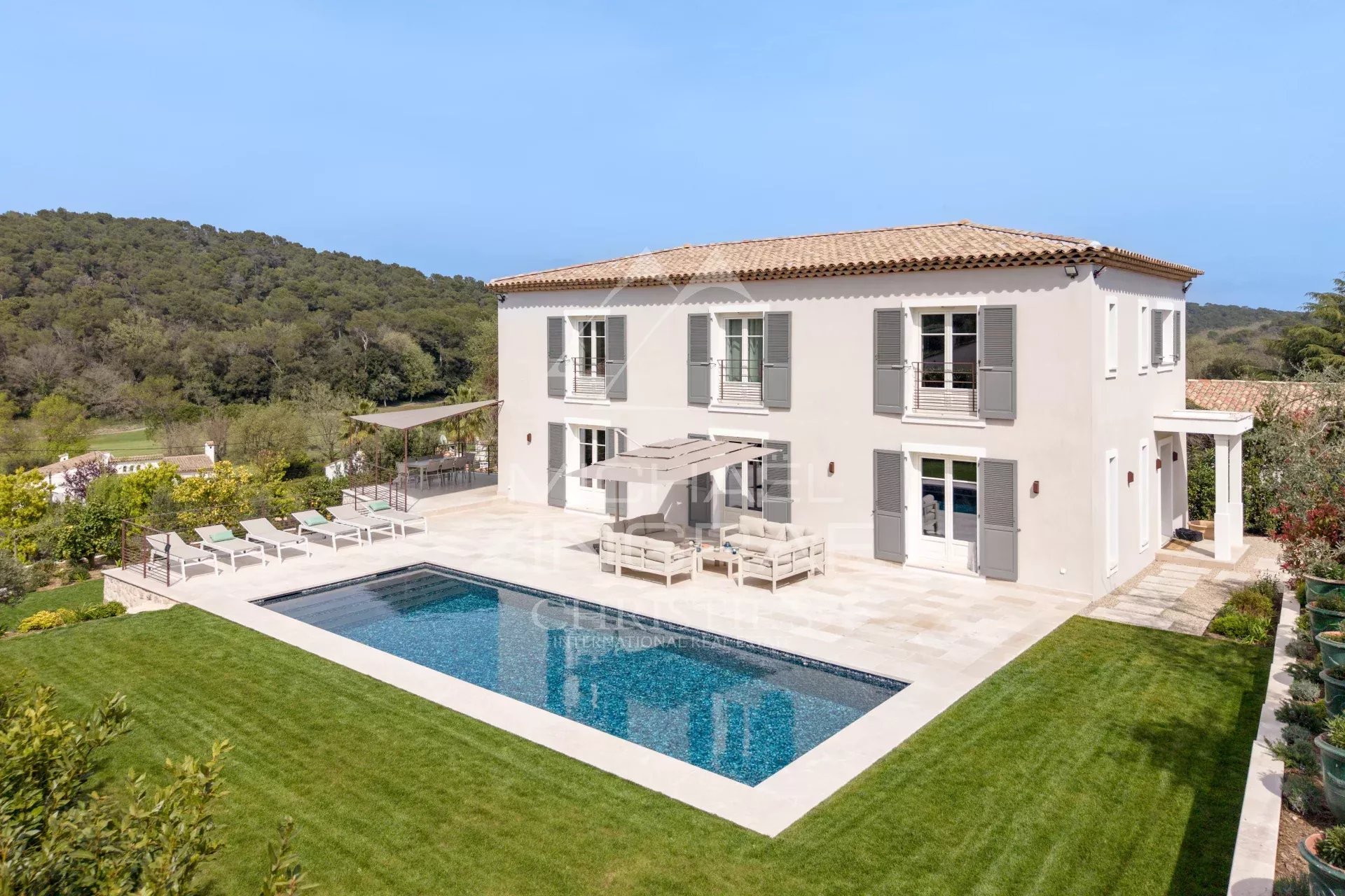 Renovated villa in Mougins Renovated villa with swimming pool and garden in a gated community in Mougins