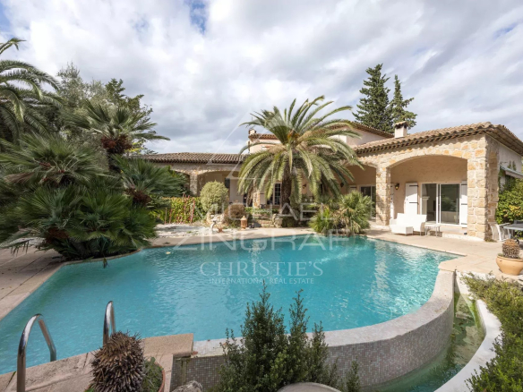Luxury real estate photo | Charming Properties