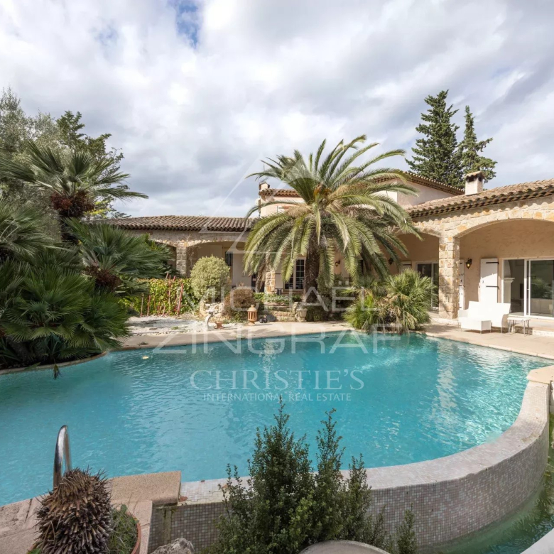Luxury real estate photo | Charming Properties