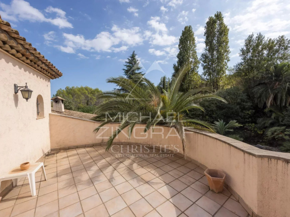 Terrace of a Provençal villa overlooking greenery in Mougins.