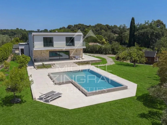 Villa contemporaine avec piscine et jardin à Valbonne