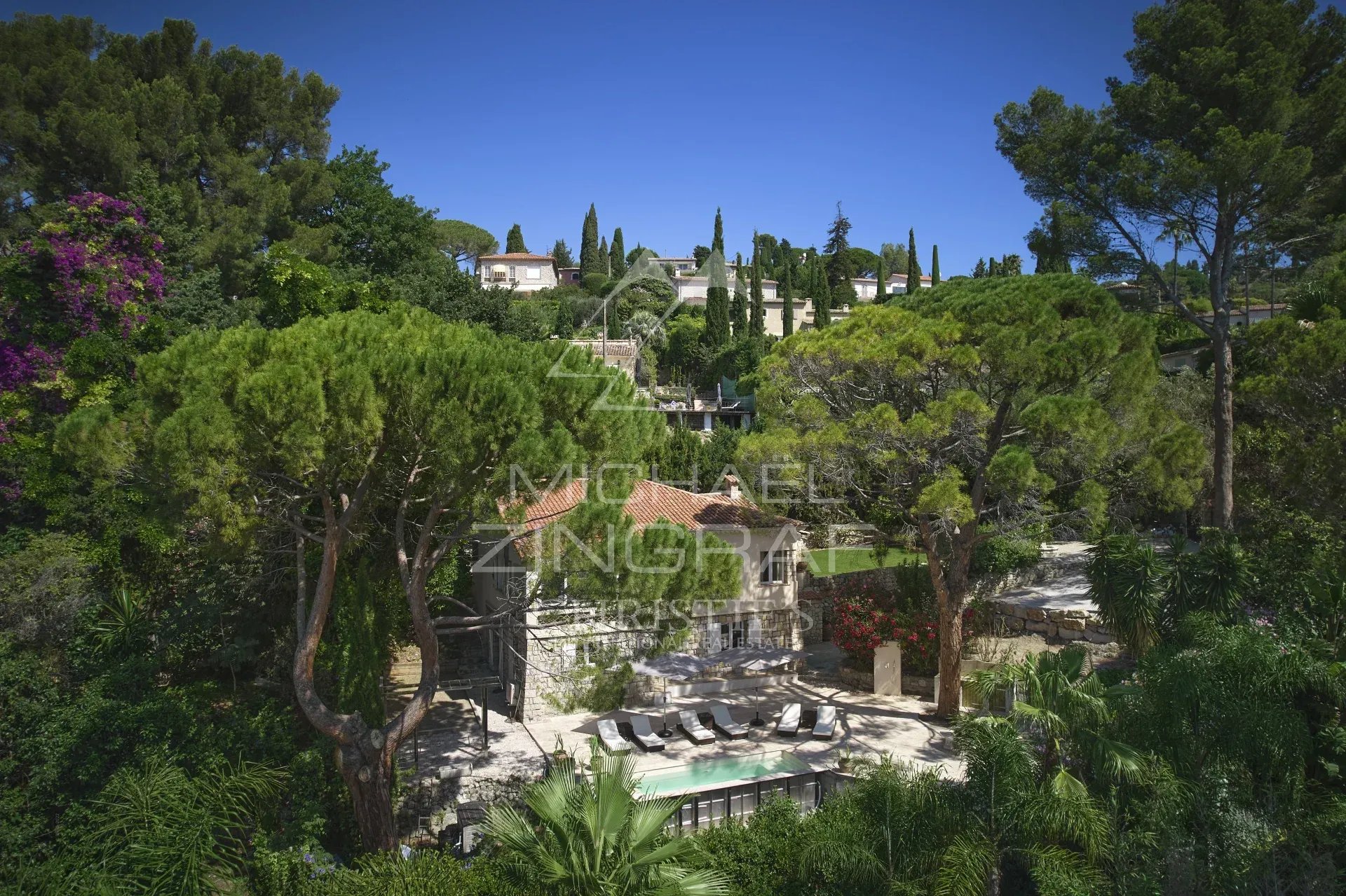 Villa à Mougins Villa provençale avec piscine entourée de verdure à Mougins