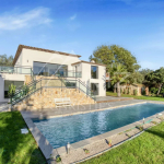 Proche commerces – Agréable et lumineuse villa moderne