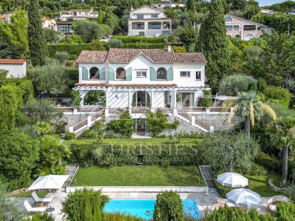 Elegant villa with sea view near the old village of Mougins