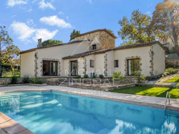 **Provençal Villa in Valbonne – Charming Property with Open View**