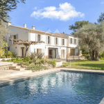 An exceptional villa of 430 m², nestled on a large plot of 11,089 m².