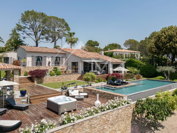 Domaine sécurisé, villa de plain-pied avec vue dégagée