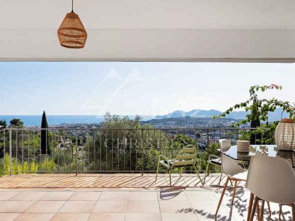 Villa contemporaine avec vue panoramique sur les collines et la mer