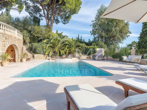 Mansion near the old village of Mougins