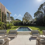 New contemporary villa in a closed domain
