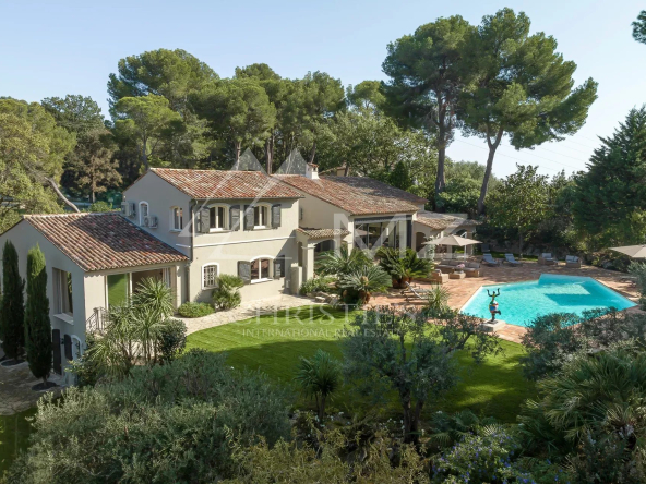 Superbe villa rénovée dans un écrin de verdure