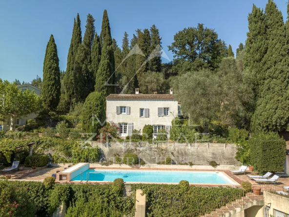 Charming property with panoramic views to the sea