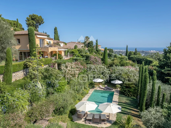 Walk from the old village of Mougins, superb sea view