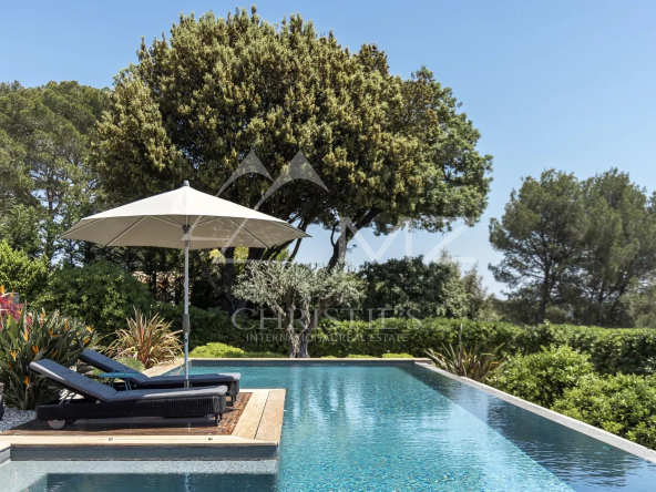 Domaine sécurisé, villa de plain-pied avec vue dégagée