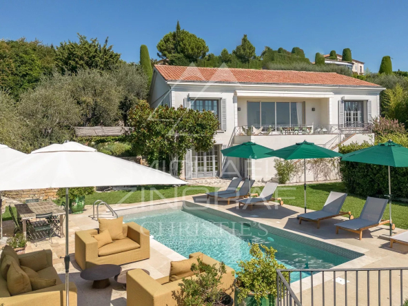 À pied du village, charmante villa avec vue panoramique mer