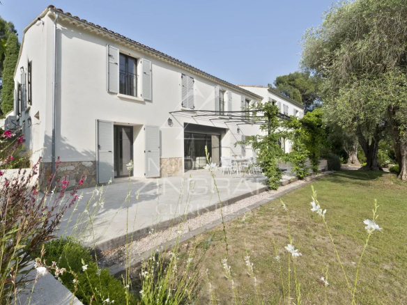 Une villa d’exception de 430 m² , nichée sur un vaste terrain de 11 089 m².