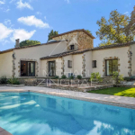 **Villa Provençale à Valbonne – Propriété de Charme avec Vue Dégagée**