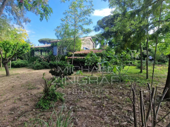 Saint-Tropez – Rare opportunity between the center and Pampelonne – Construction possible