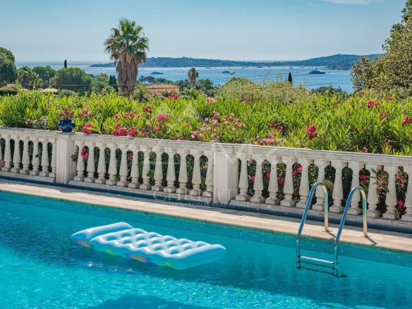 HIGH POTENTIAL – PROVENCAL VILLA – SEA VIEW