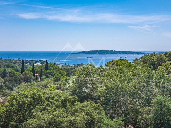 TO SEIZE – VILLA TO RENOVATE SEA VIEW – GRIMAUD