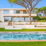 VILLA CONTEMPORAINE DE PRESTIGE – VUE MER