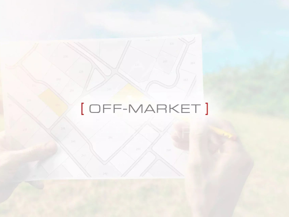 Grimaud – Terrain plat entre village et plages