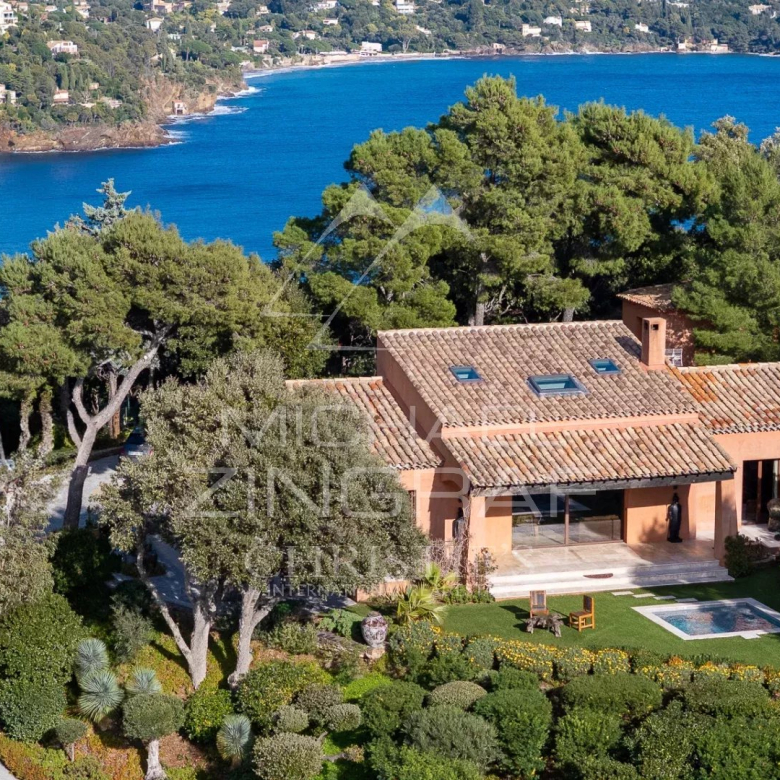 Villa 9 pièces 5 chambres avec piscine et salle de sport, sa