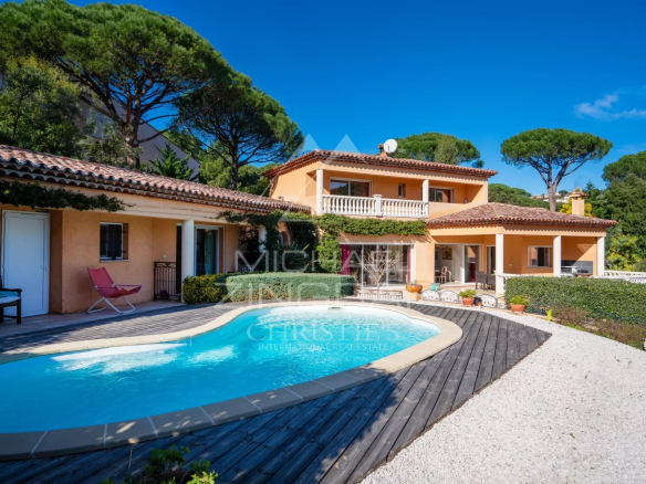 Sainte-Maxime – Villa d’exception avec vue mer au cœur d’un domaine privé