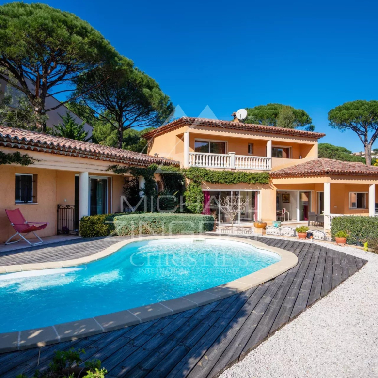 Villa contemporaine avec vue mer et Château de Grimaud