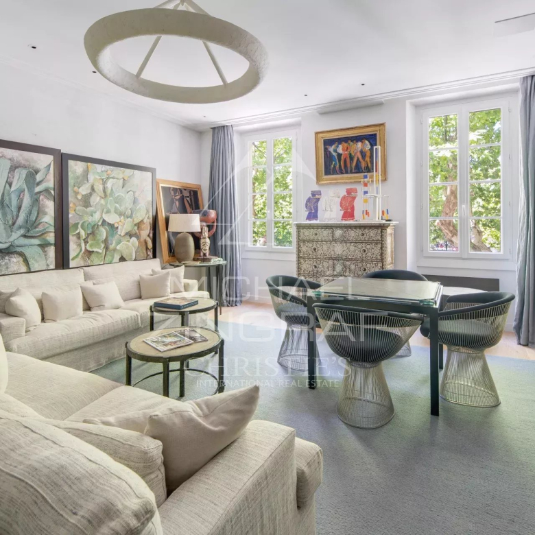 Villa rénovée de 150 m² – 4 chambres – Terrain paysager 1413 m² avec piscine – Callian